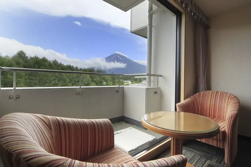 Tours a Japon Hotel Regina Kawaguchiko 04